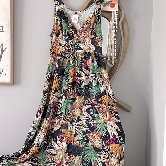 Dresses & Skirts - NWT Tropical Women’s Maxi XL Dress 🌴🐚🌾